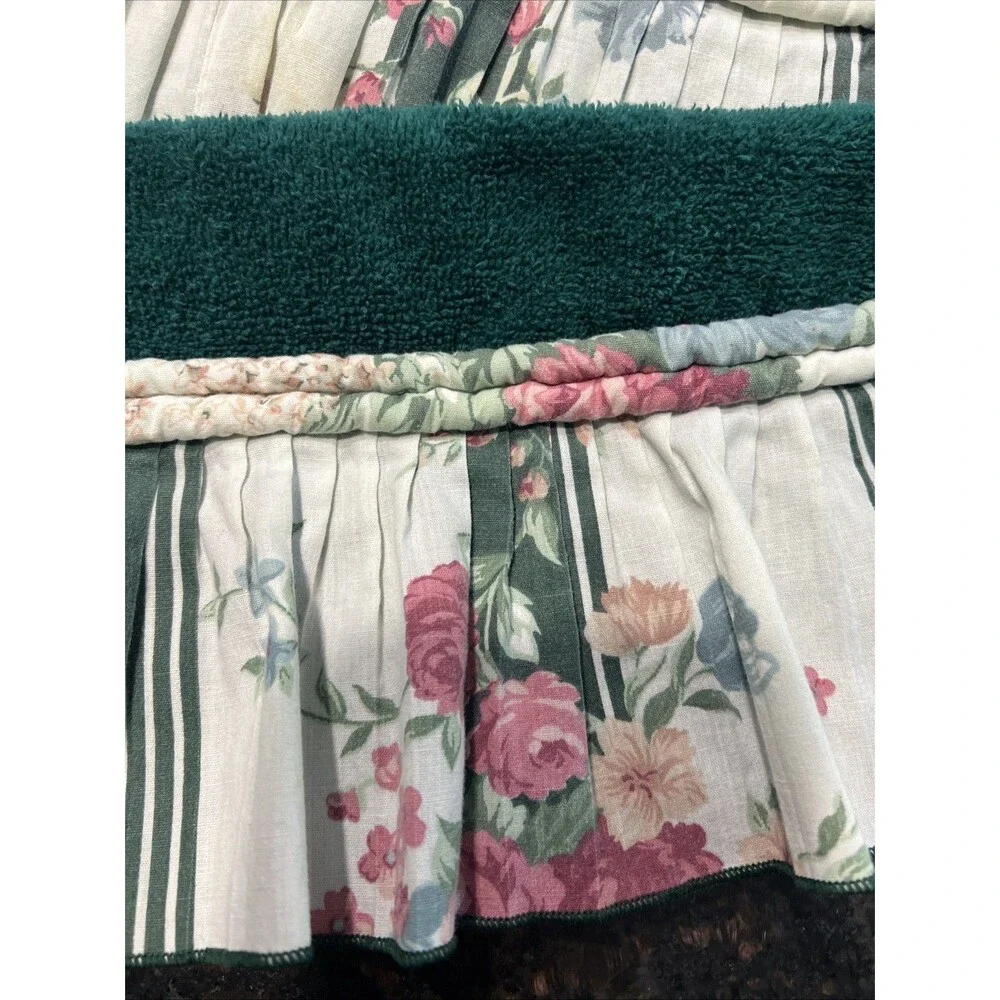 set of VINTAGE 80s Green FLORAL RUFFLED Towels Set Of 5 Washcloth 90’s